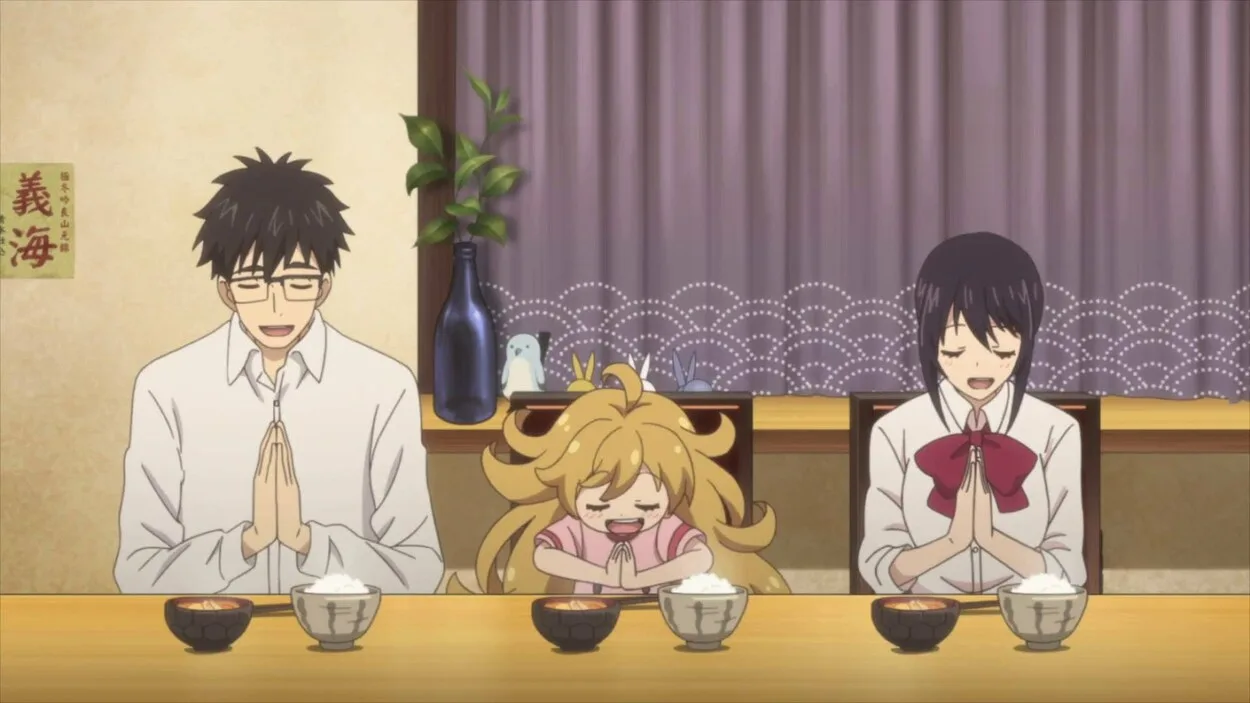 Kouhei Inuzuka, Tsumugi, and Kouhei share the same dinner table.